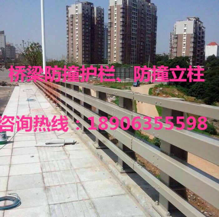 橋梁防撞護欄，防撞立柱
